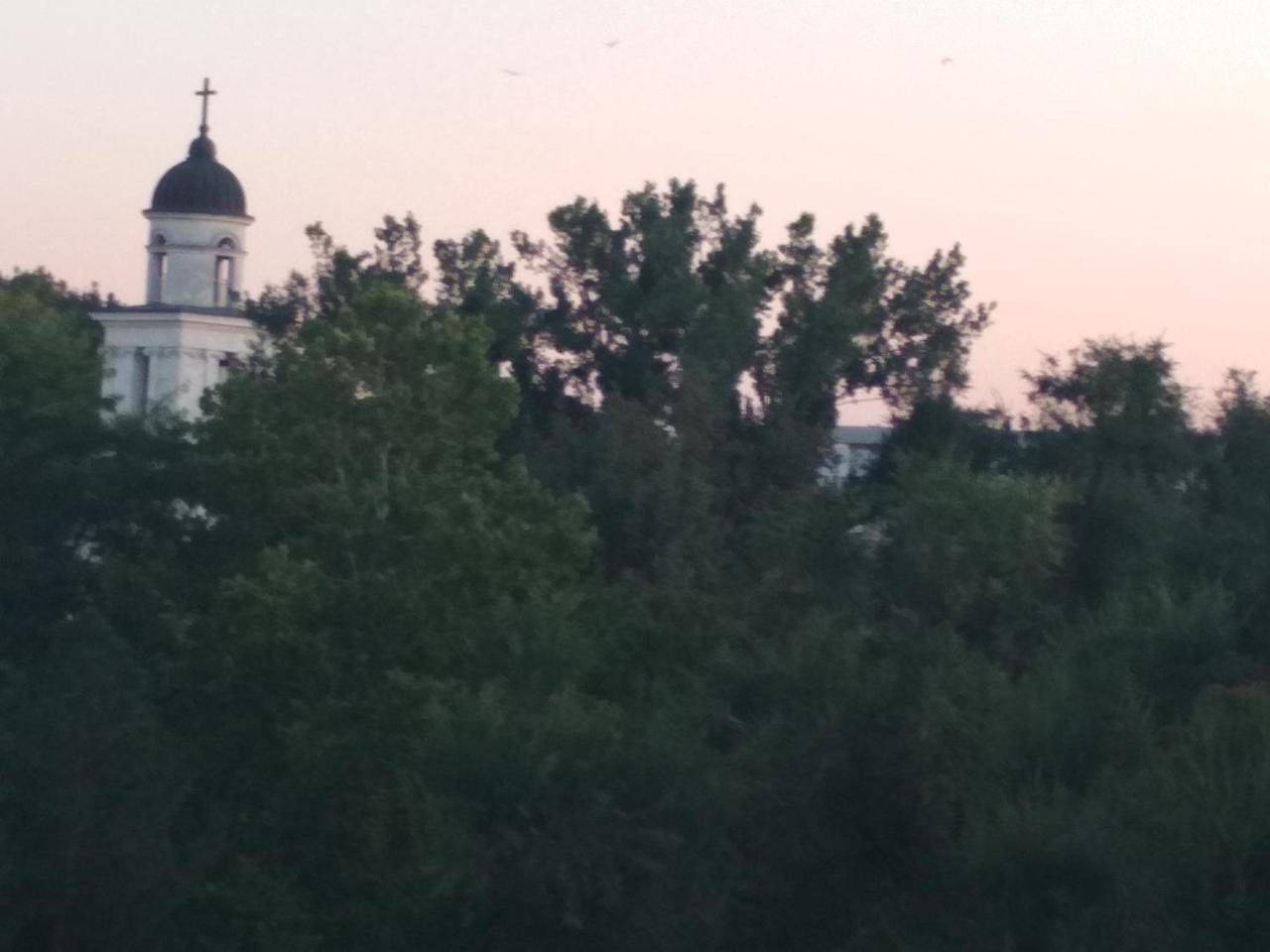 Lighthouse Apartment Chişinău Extérieur photo